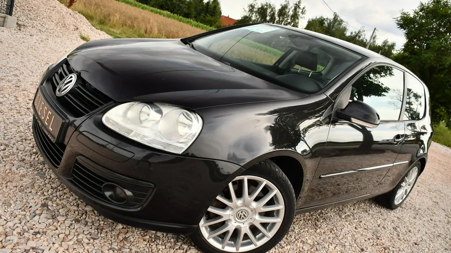 VOLKSWAGEN Golf -