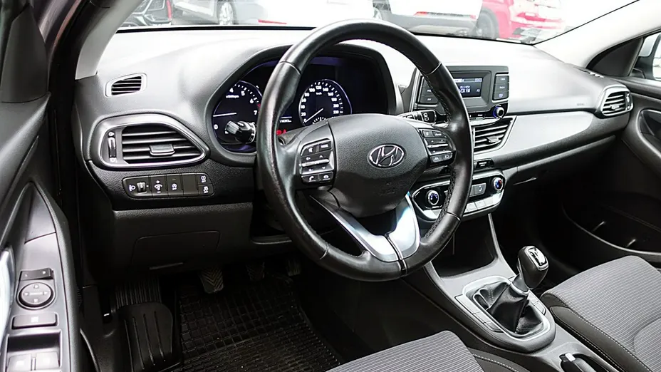 HYUNDAI i30 -