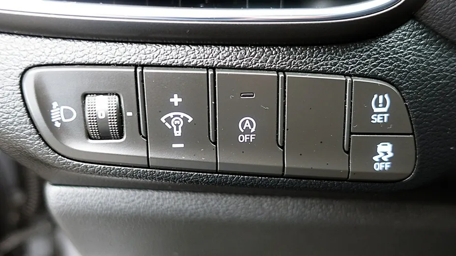 HYUNDAI i30 -