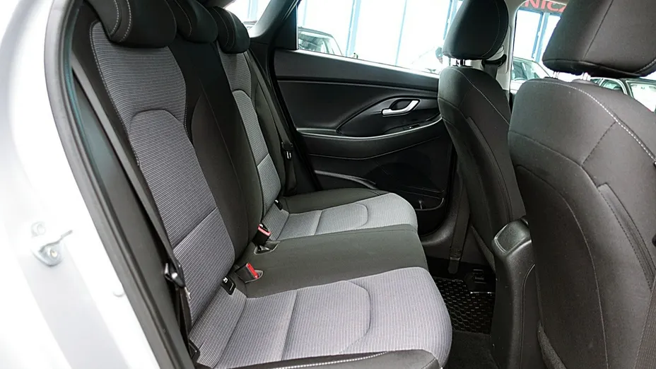 HYUNDAI i30 -
