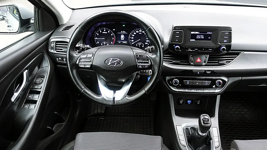 HYUNDAI i30 -
