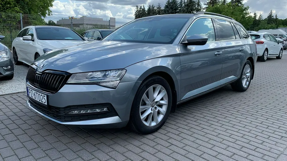 SKODA Superb -