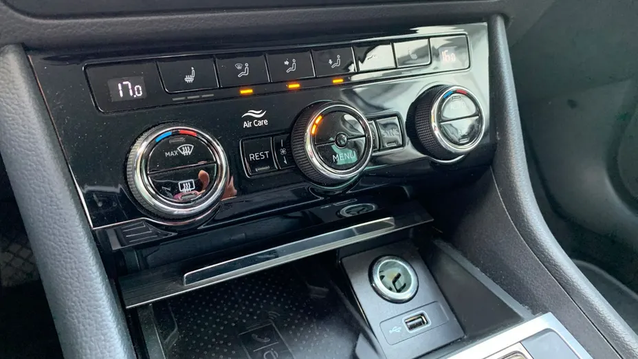 SKODA Superb -