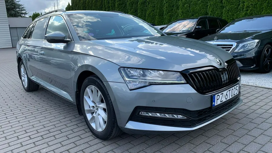 SKODA Superb -