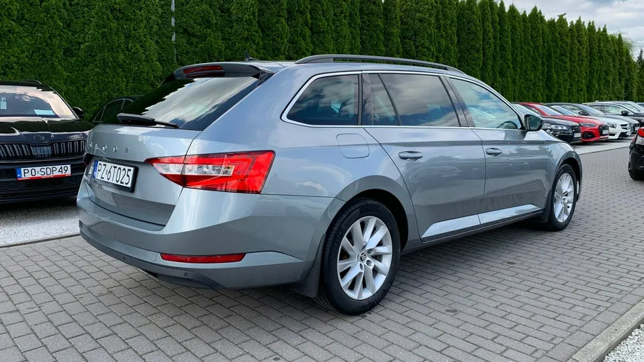 SKODA Superb -
