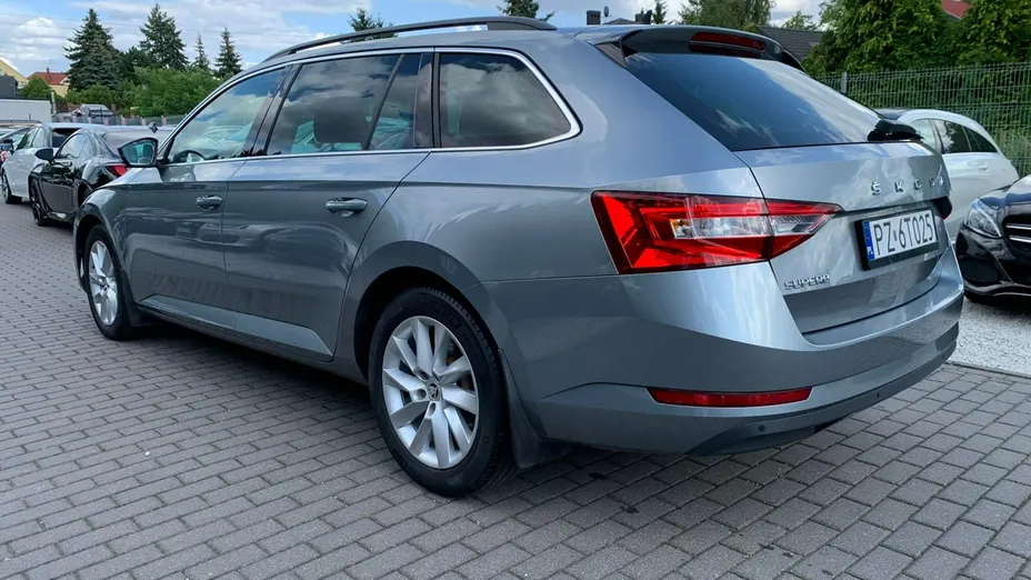 SKODA Superb -