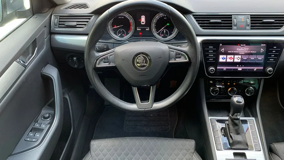 SKODA Superb -