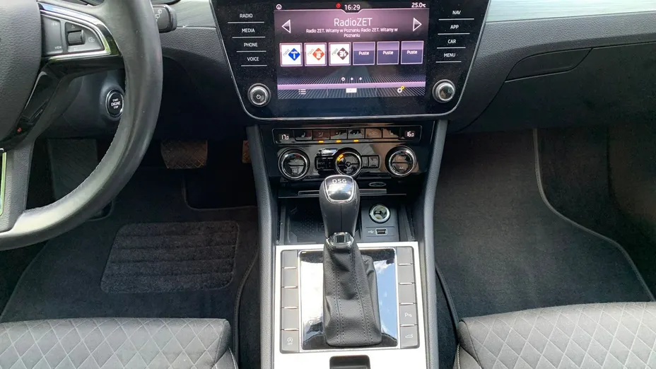 SKODA Superb -