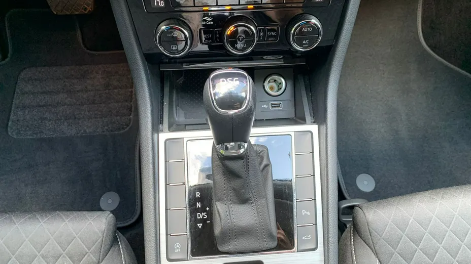 SKODA Superb -
