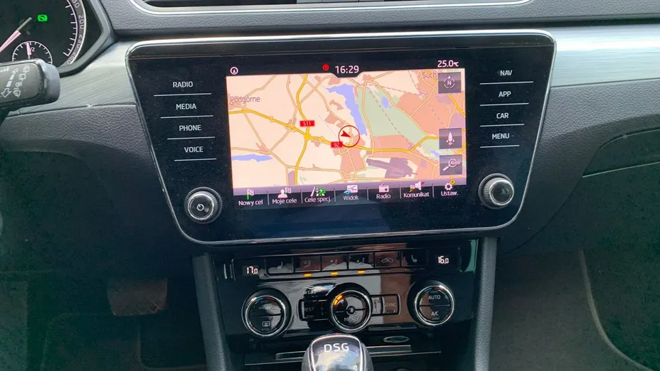 SKODA Superb -