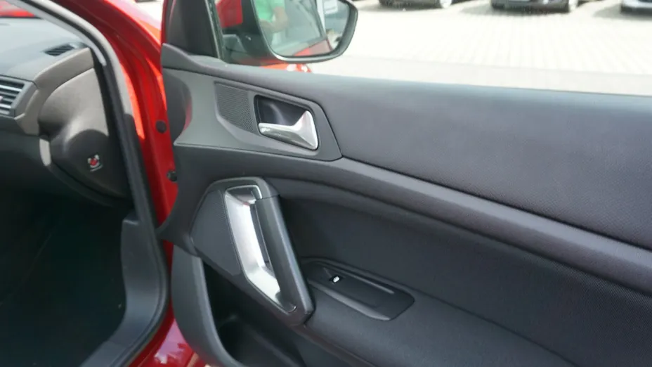 PEUGEOT 308 -