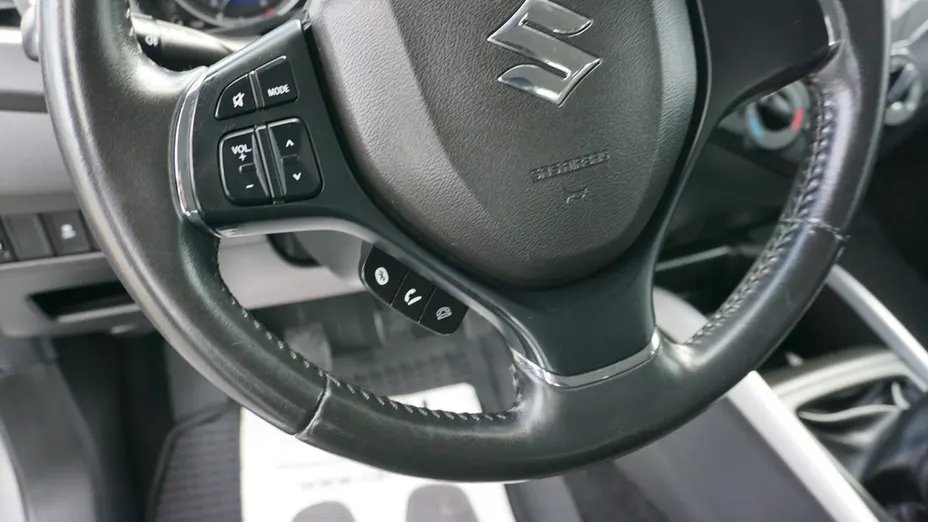 SUZUKI Baleno -