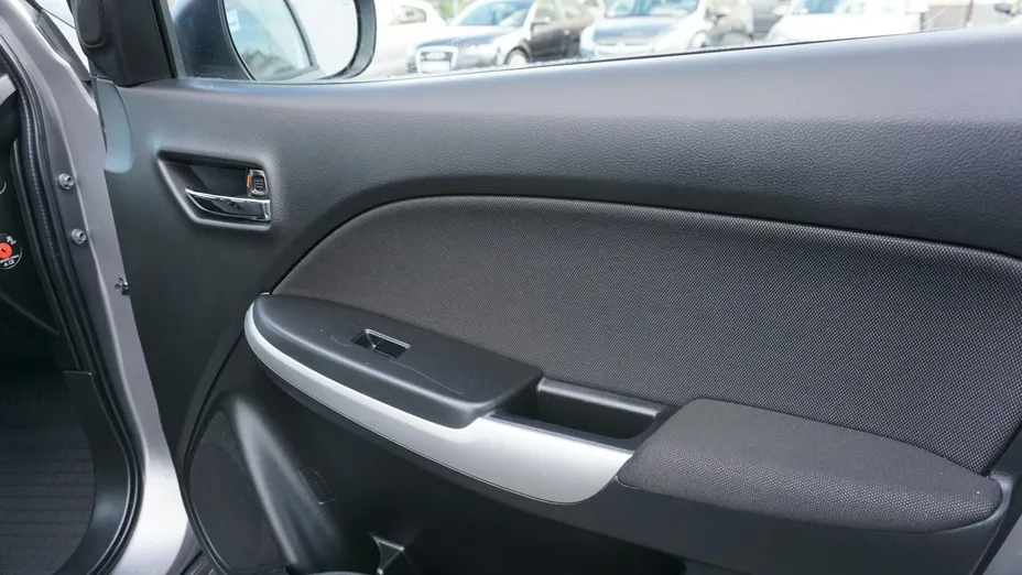 SUZUKI Baleno -