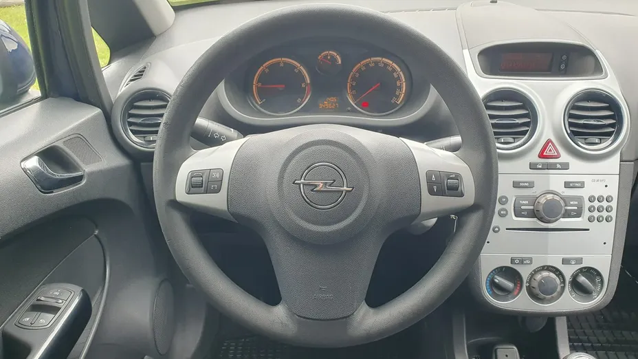 OPEL Corsa -