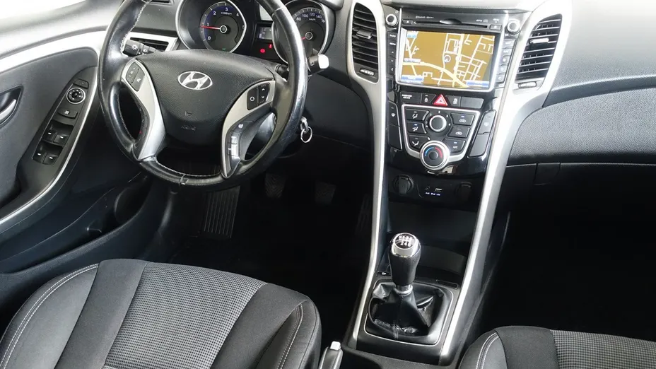 HYUNDAI i30 -