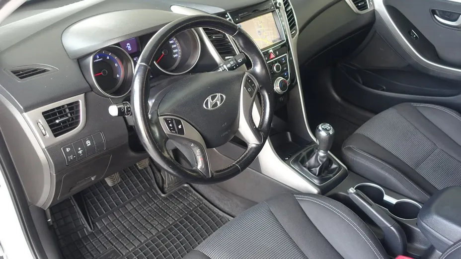 HYUNDAI i30 -