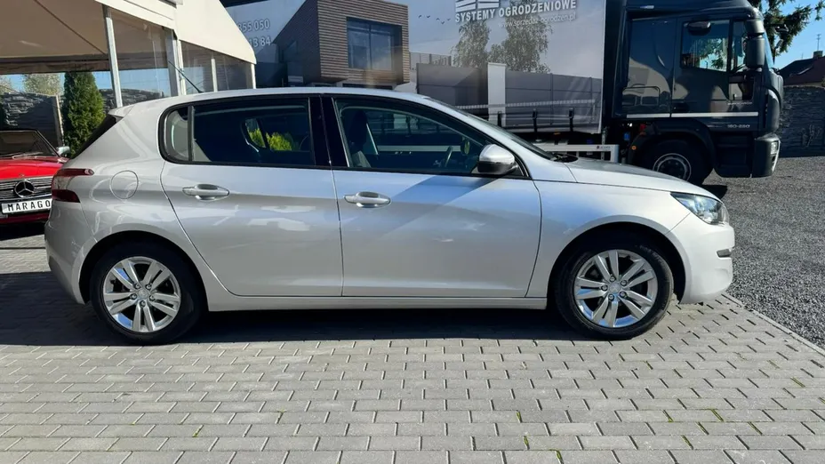 PEUGEOT 308 -