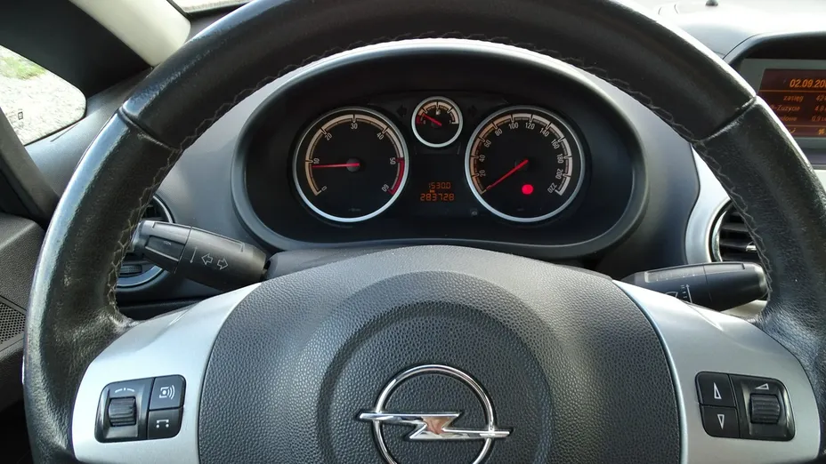 OPEL Corsa -
