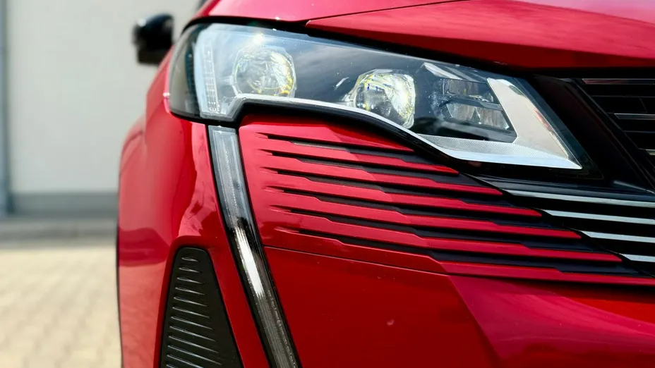 PEUGEOT 3008 -