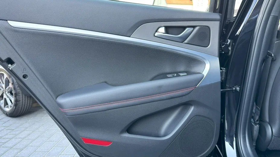 Genesis G70 -