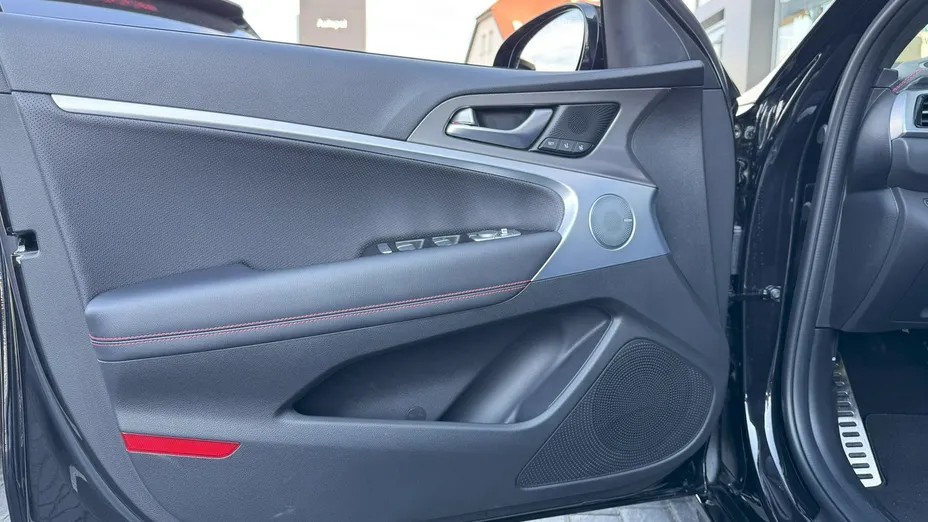 Genesis G70 -
