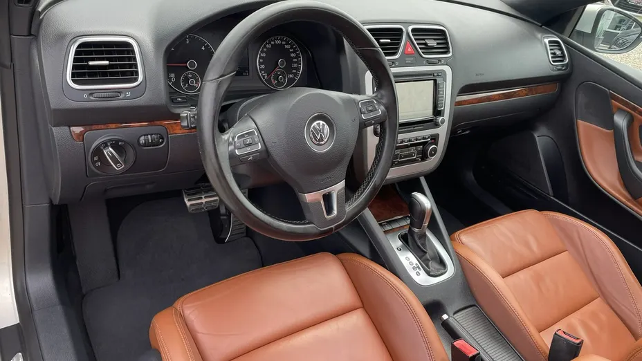 VOLKSWAGEN Eos -
