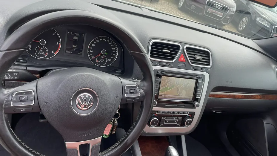 VOLKSWAGEN Eos -