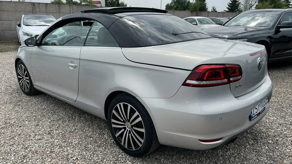 VOLKSWAGEN Eos -