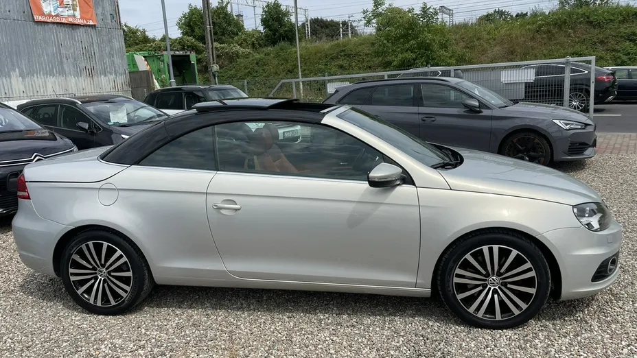 VOLKSWAGEN Eos -