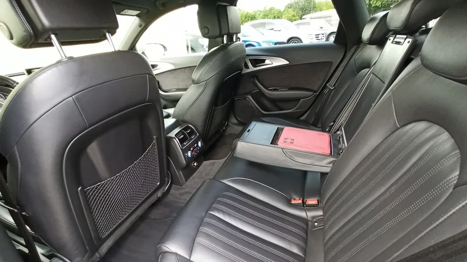 AUDI A6 -
