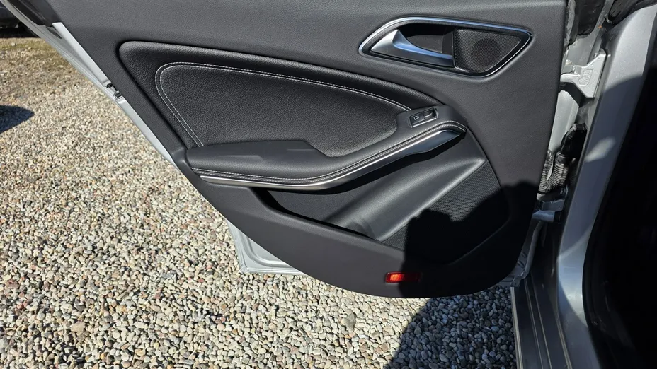 MERCEDES-BENZ CLA -