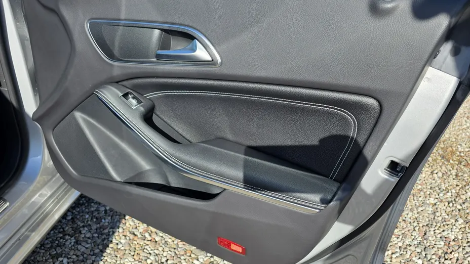 MERCEDES-BENZ CLA -