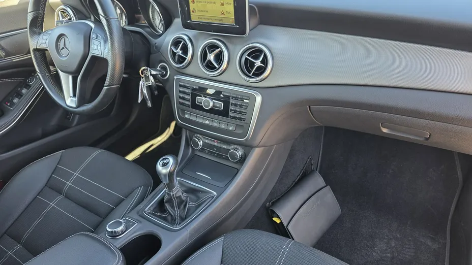 MERCEDES-BENZ CLA -