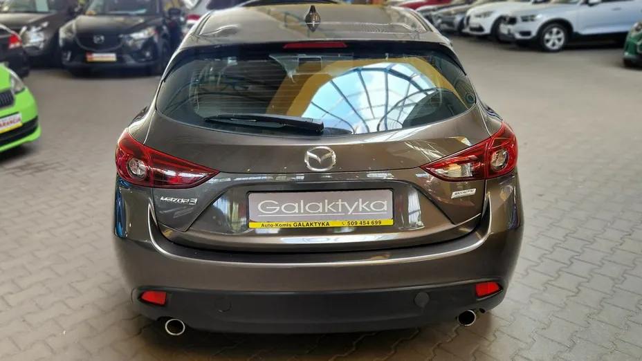 MAZDA 3 -