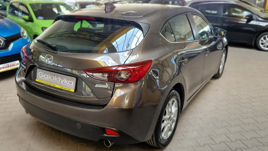 MAZDA 3 -