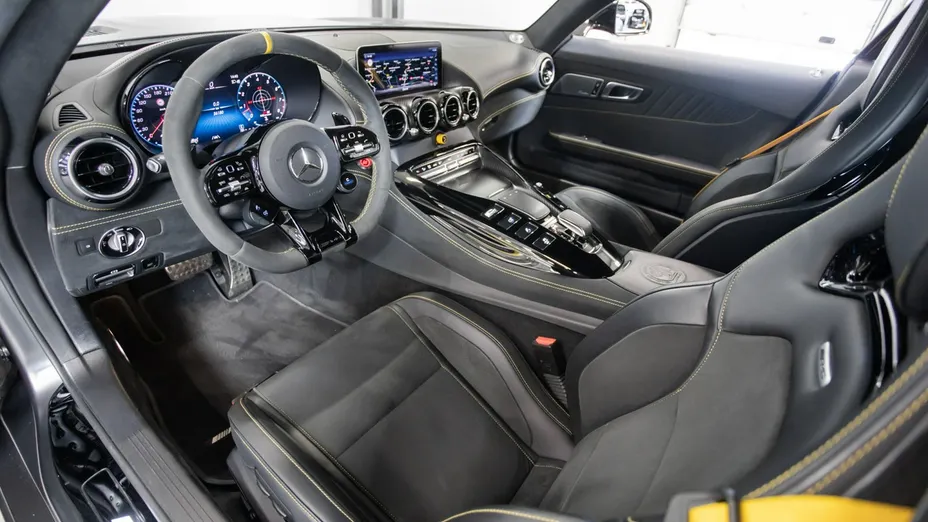 MERCEDES-BENZ AMG GT -