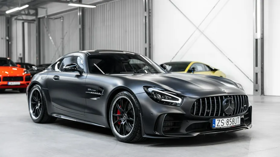 MERCEDES-BENZ AMG GT -