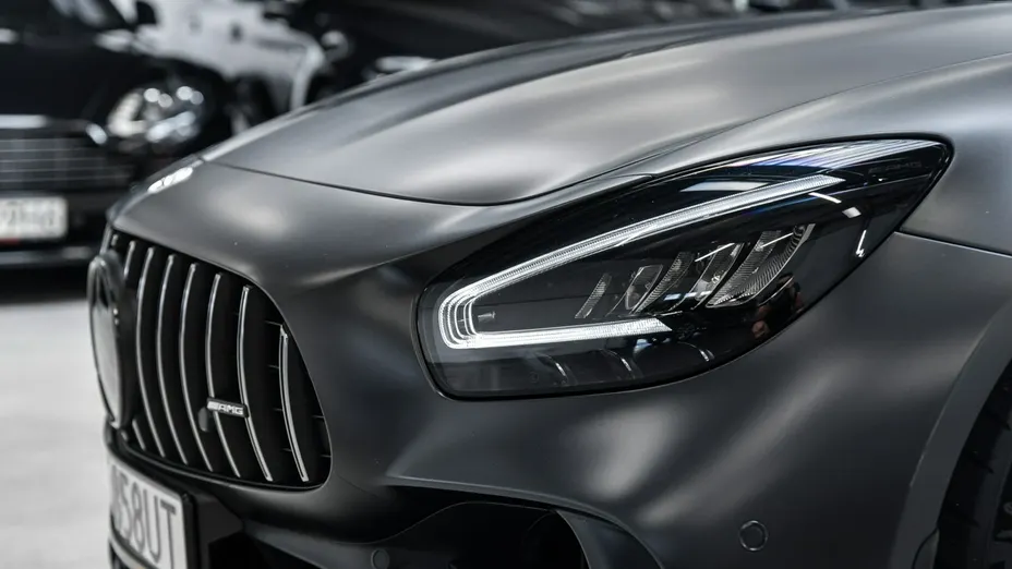MERCEDES-BENZ AMG GT -