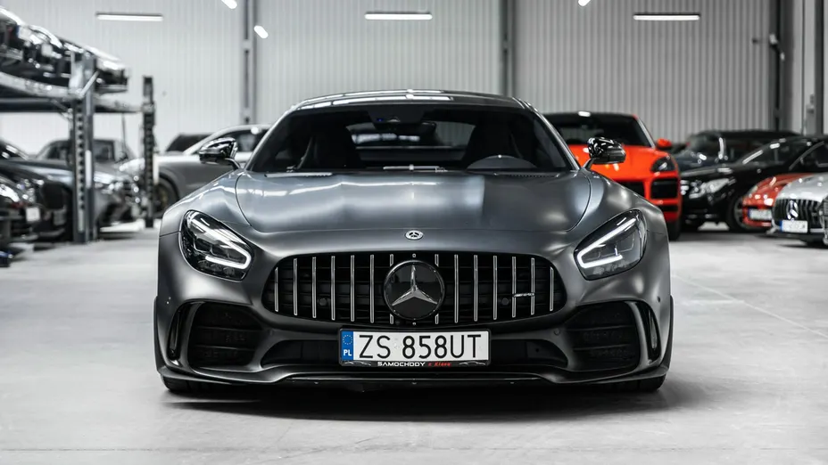 MERCEDES-BENZ AMG GT -