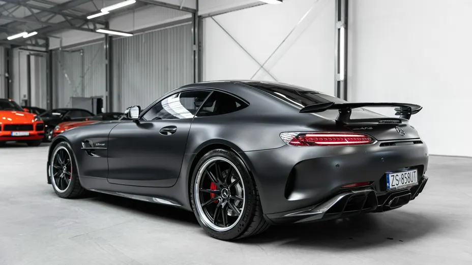 MERCEDES-BENZ AMG GT -