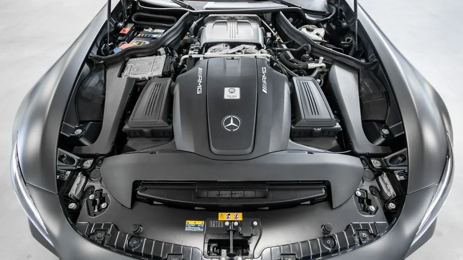 MERCEDES-BENZ AMG GT -