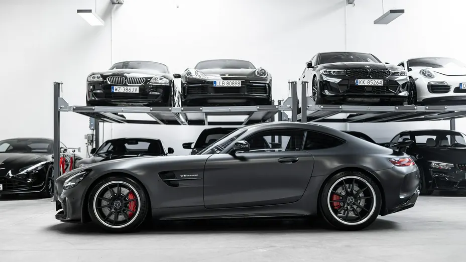 MERCEDES-BENZ AMG GT -