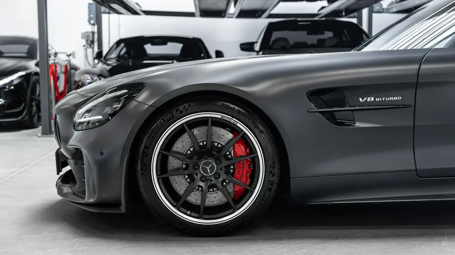 MERCEDES-BENZ AMG GT -