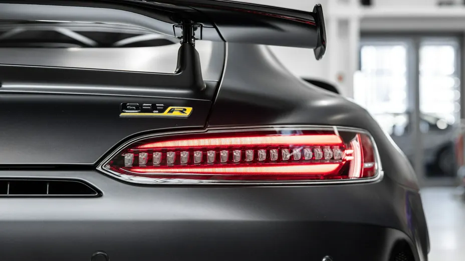 MERCEDES-BENZ AMG GT -