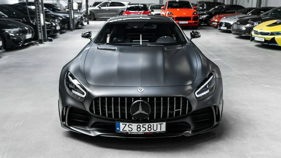 MERCEDES-BENZ AMG GT -