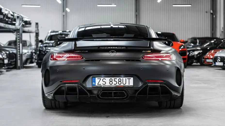 MERCEDES-BENZ AMG GT -