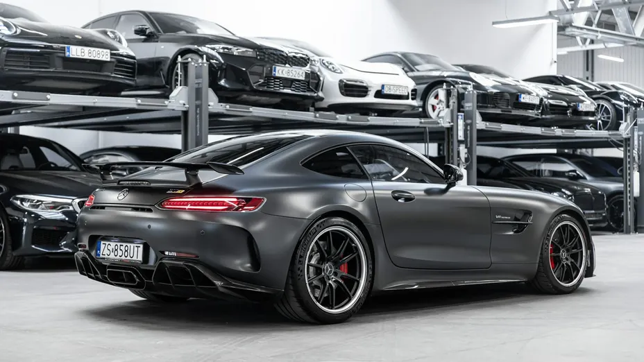 MERCEDES-BENZ AMG GT -
