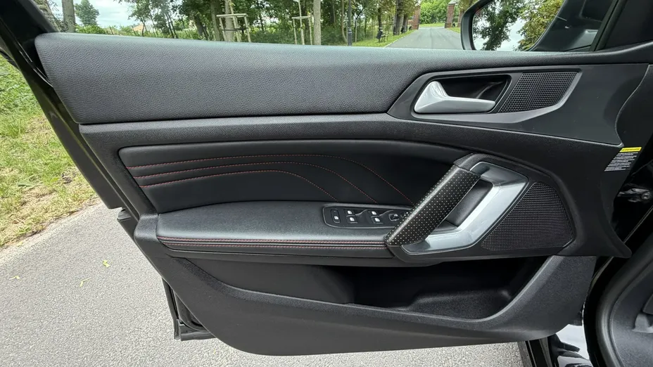 PEUGEOT 308 -