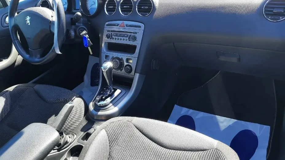 PEUGEOT 308 -
