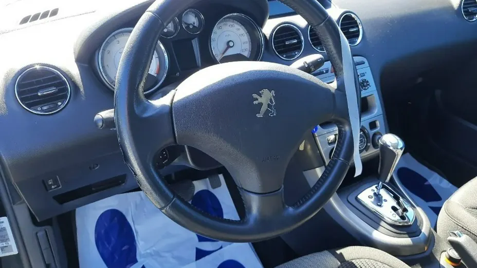 PEUGEOT 308 -